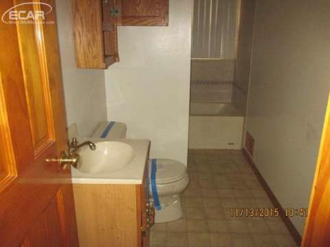 2921 East Pierson Road Flint, MI 48506 - Photo 6 of 10 20456703-5.JPG