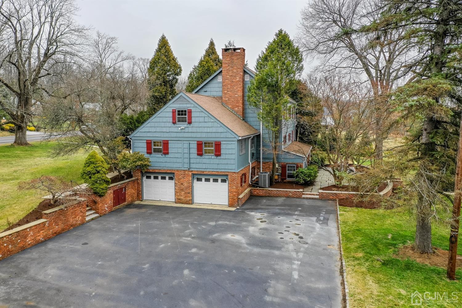 34 Mt Horeb Road Warren, NJ 07059 - Photo 50 of 55 a front view of a house with a yard and garage