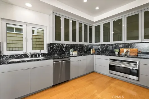 $13,995,000 | 1554 East Oceanfront, Newport Beach, CA 92661