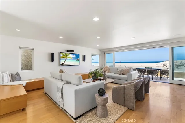 $13,995,000 | 1554 East Oceanfront, Newport Beach, CA 92661