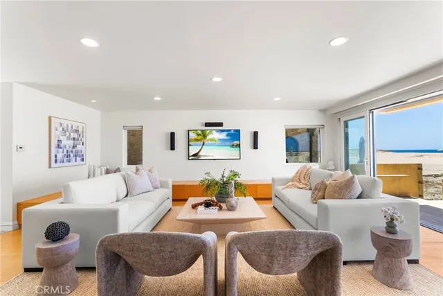 $13,995,000 | 1554 East Oceanfront, Newport Beach, CA 92661