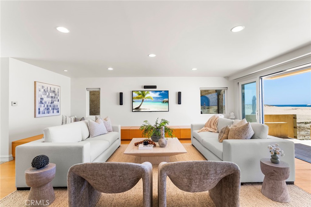 1554 East Oceanfront Newport Beach, CA 92661 - Photo 4 of 60