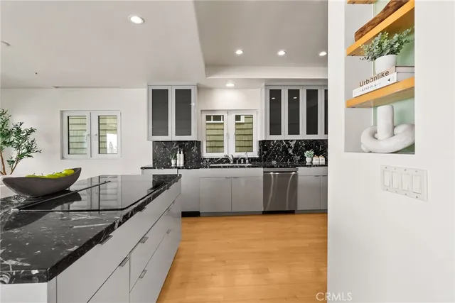 $13,995,000 | 1554 East Oceanfront, Newport Beach, CA 92661