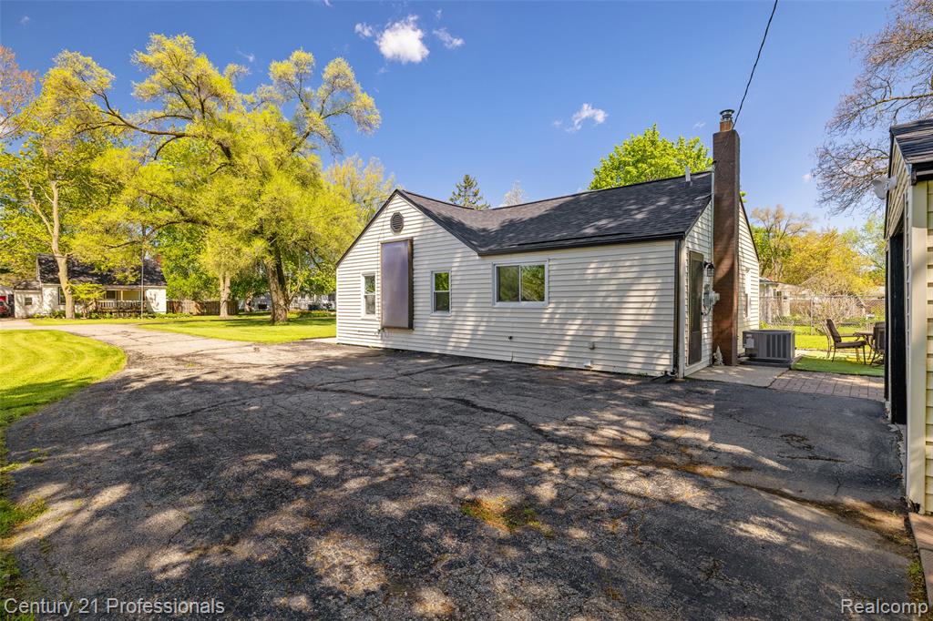 2830 Deland Road Waterford, MI 48329 - Photo 20 of 35