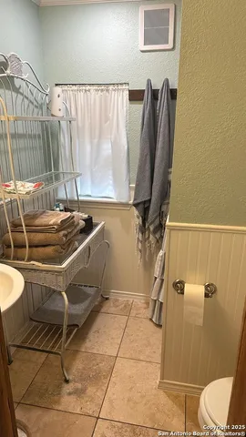 $2,000 | 233 Walnut Grove Road, Unit 1, Boerne, TX 78006