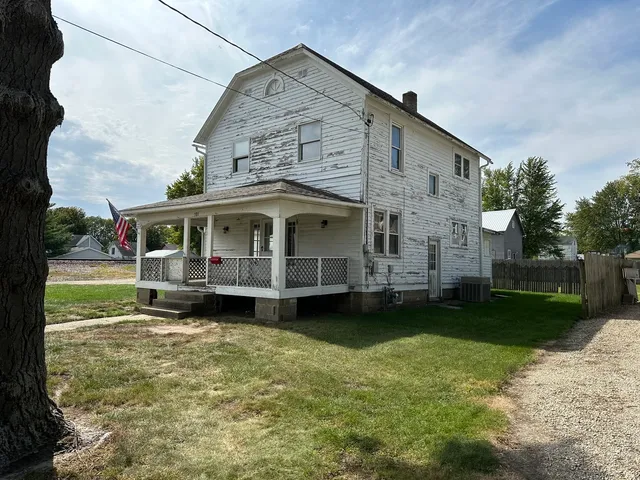 a front view of house with yard