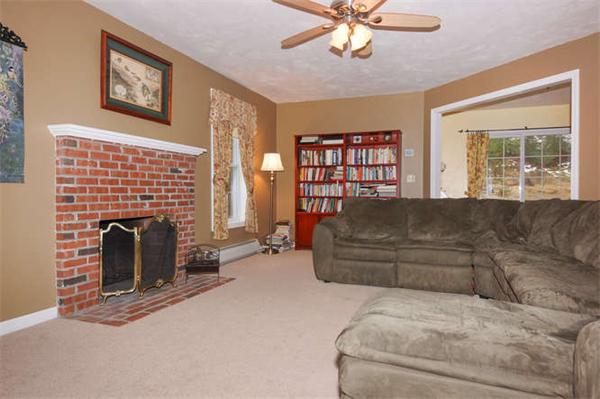 148 General Hobbs Road Holden, MA 01522 - Photo 2 of 19 Gallery Image 2