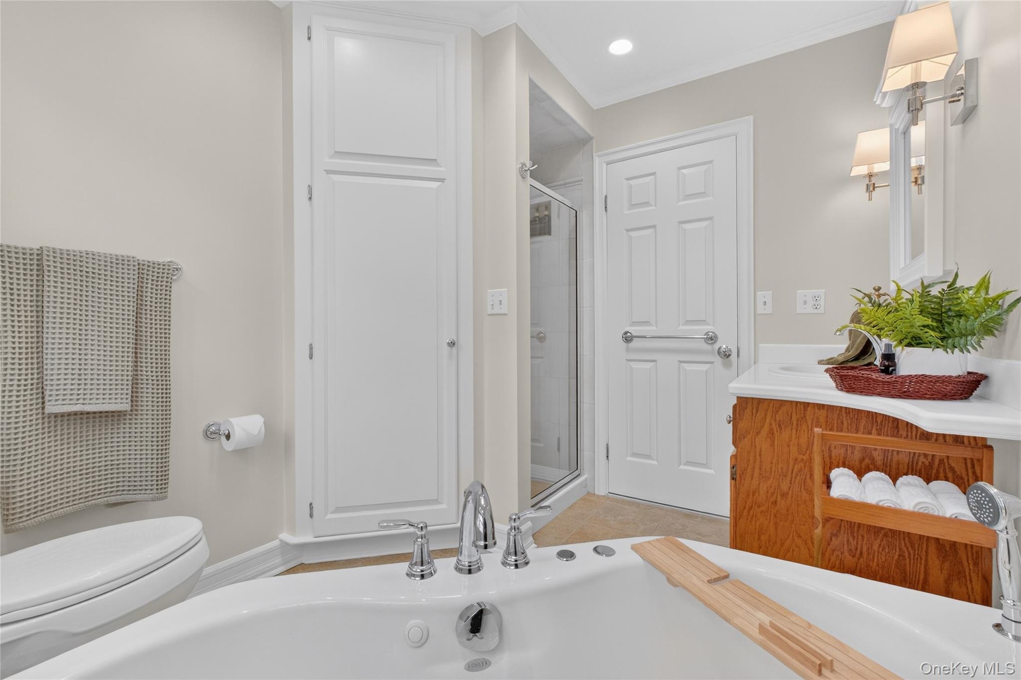 58 Dutchess Hill Road Poughkeepsie, NY 12601 - Photo 26 of 50 Hall bath with jetted soaking tub