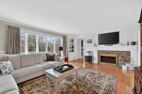 $639,900 | 58 Dutchess Hill Road, Poughkeepsie, NY 12601