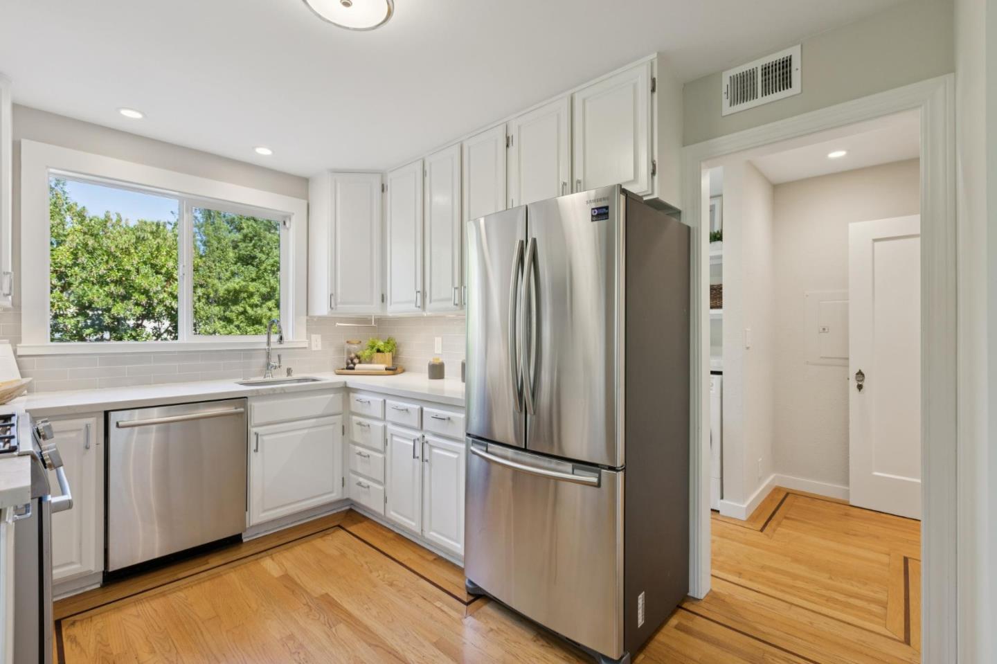 1227 Rhus Street San Mateo, CA 94402 - Photo 17 of 58 Gallery Image 17