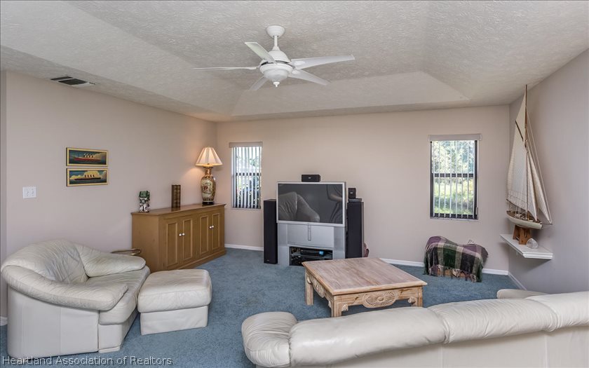 173 Mango Road Northeast Lake Placid, FL 33852 - Photo 4 of 19 Gallery Image 4