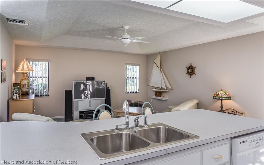 173 Mango Road Northeast Lake Placid, FL 33852 - Photo 5 of 19 Gallery Image 5