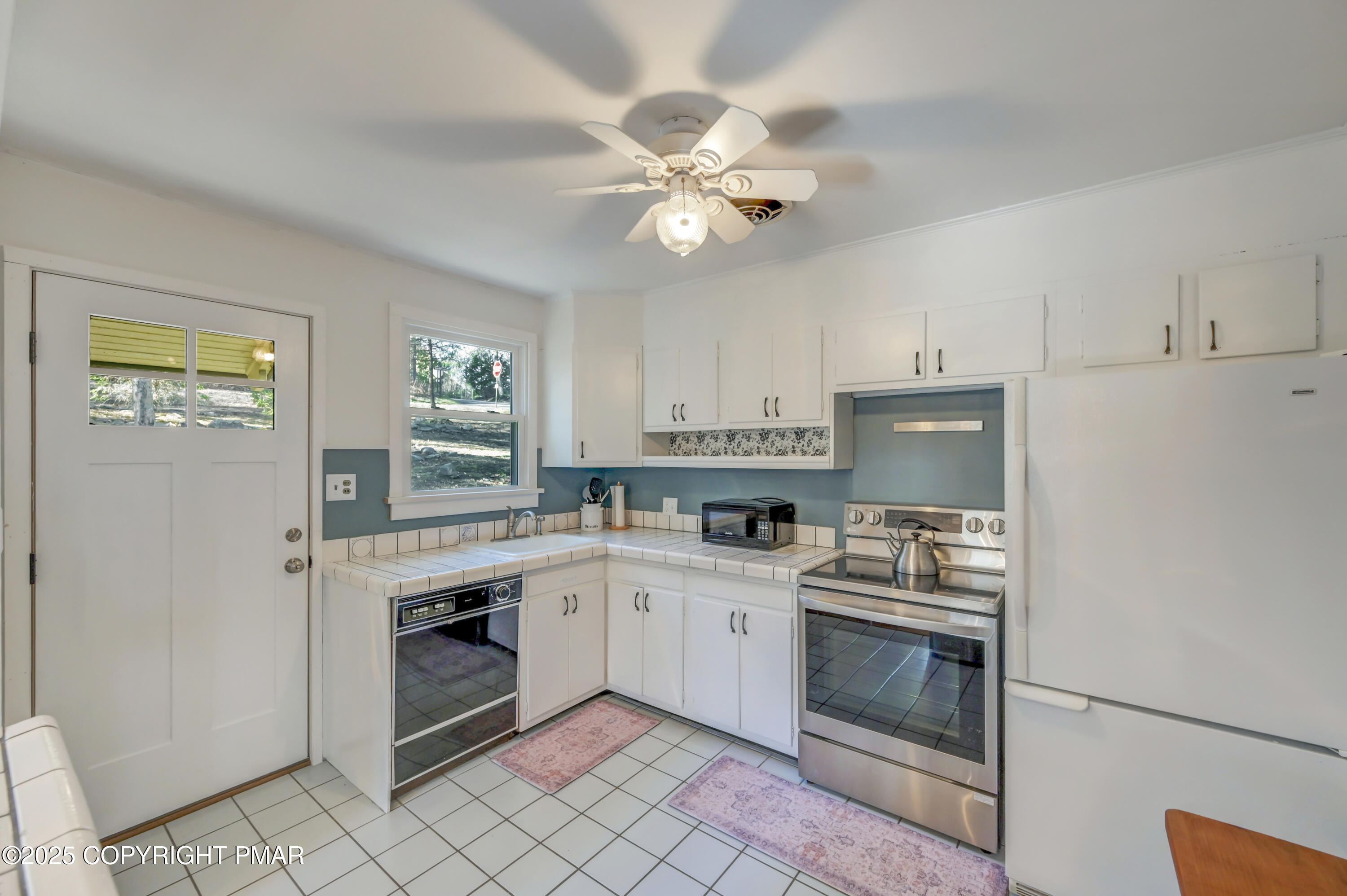 2148 Laurel Lane Cresco, PA 18326 - Photo 15 of 58 Kitchen
