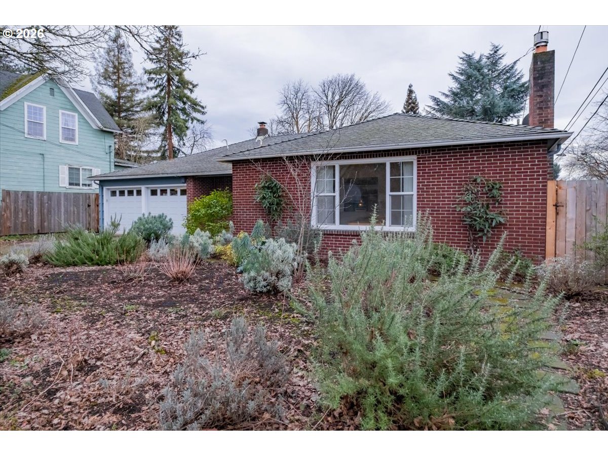 1770 D Street Northeast Salem, OR 97301 - Photo 5 of 38