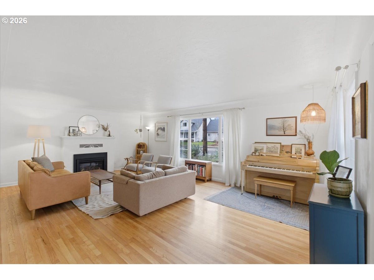 1770 D Street Northeast Salem, OR 97301 - Photo 8 of 38