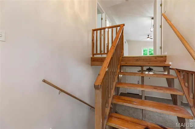 $389,900 | 1209 Woodcrest Lane, Hazelwood, MO 63042