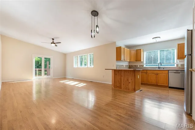 $389,900 | 1209 Woodcrest Lane, Hazelwood, MO 63042