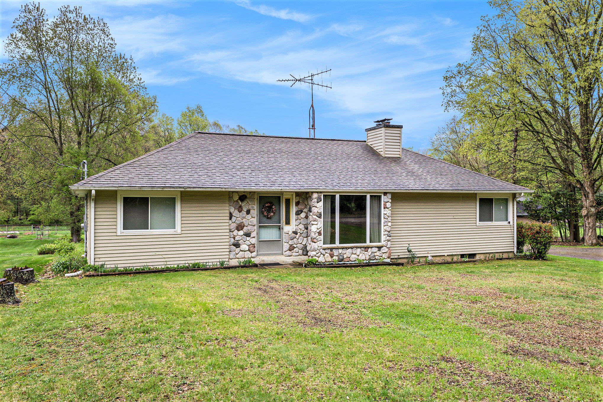 5647 Maple Dale Road Jackson, MI 49201 - Photo 3 of 28 001_file_835
