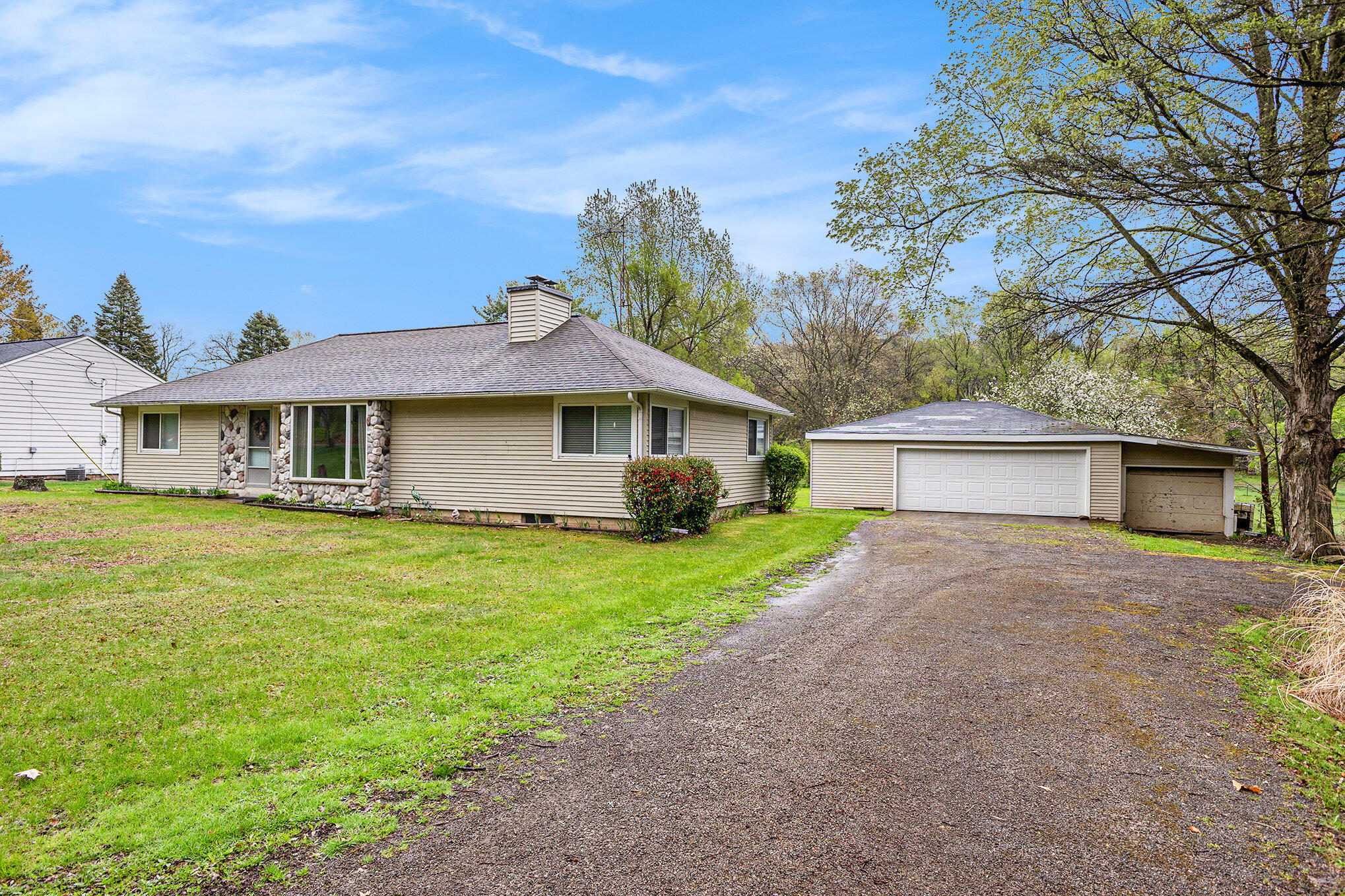5647 Maple Dale Road Jackson, MI 49201 - Photo 4 of 28 003_file_810