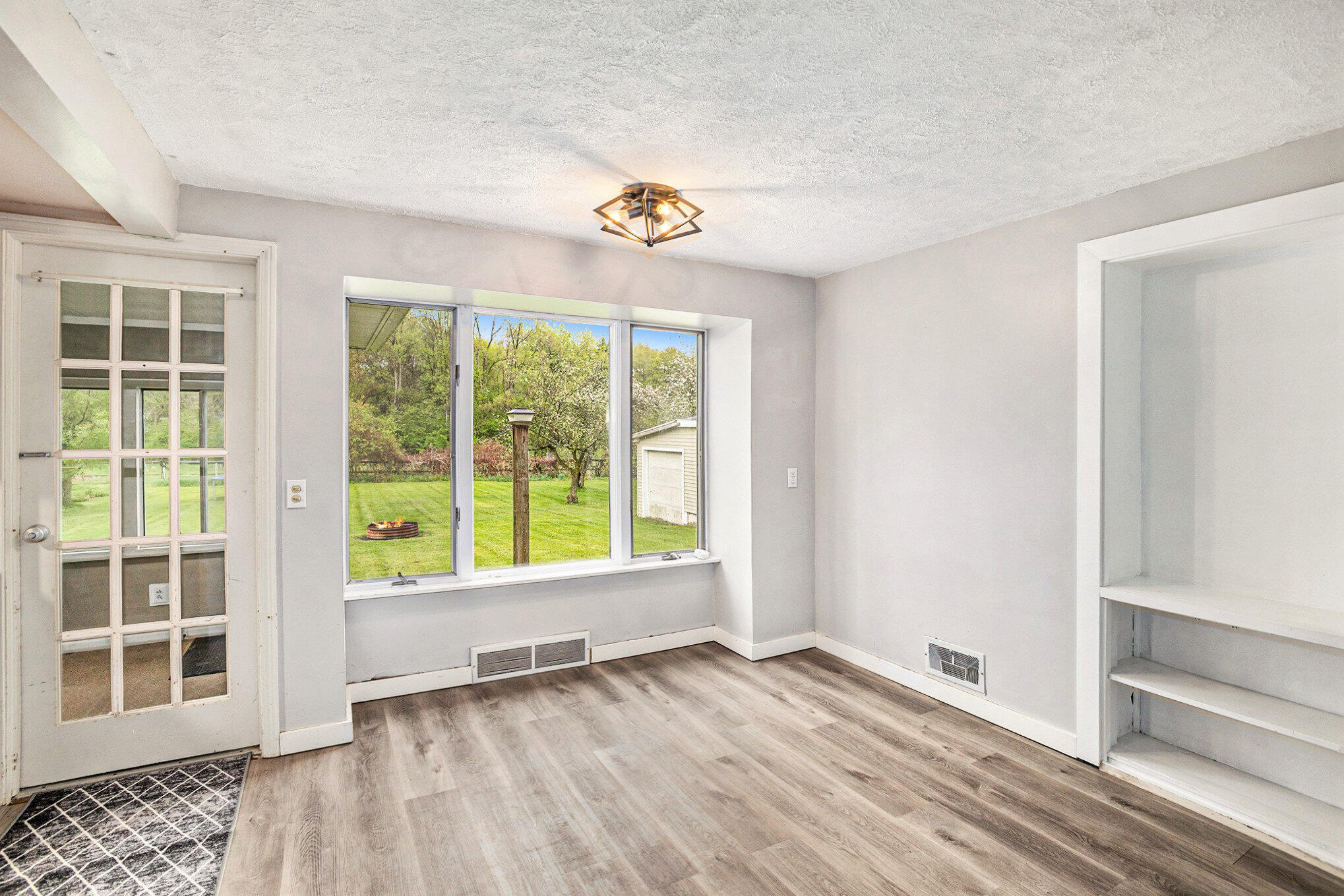 5647 Maple Dale Road Jackson, MI 49201 - Photo 5 of 28 004_file_64