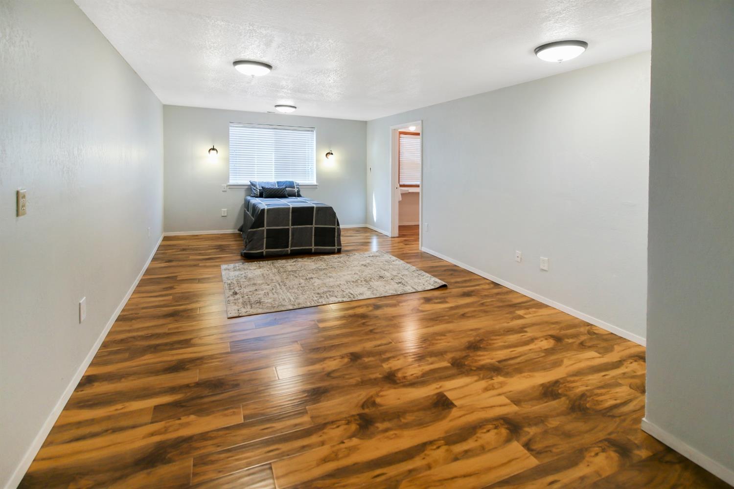 440 David Way Talent, OR 97540 - Photo 15 of 34 Bonus Suite with Bathroom (Converted Gar