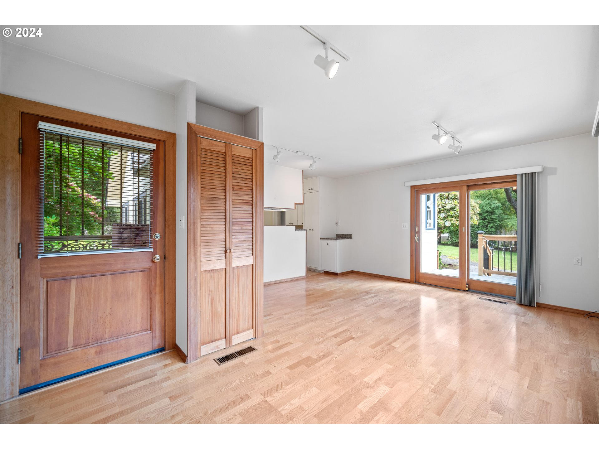 4006 Southeast Harold Street Portland, OR 97202 - Photo 11 of 40