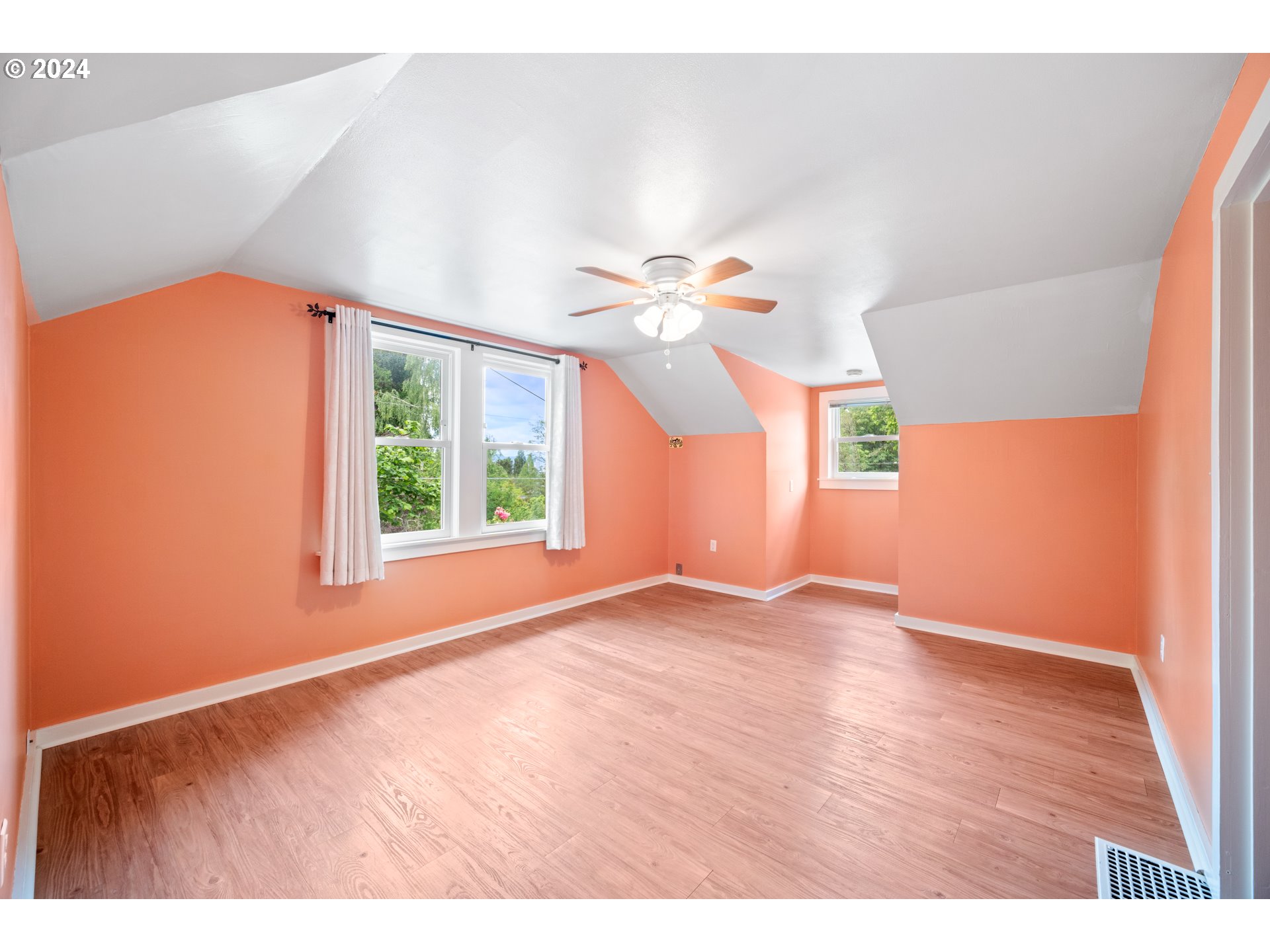 4006 Southeast Harold Street Portland, OR 97202 - Photo 13 of 40