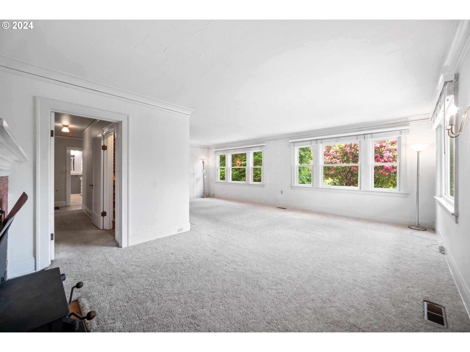 4006 Southeast Harold Street Portland, OR 97202 - Photo 4 of 40