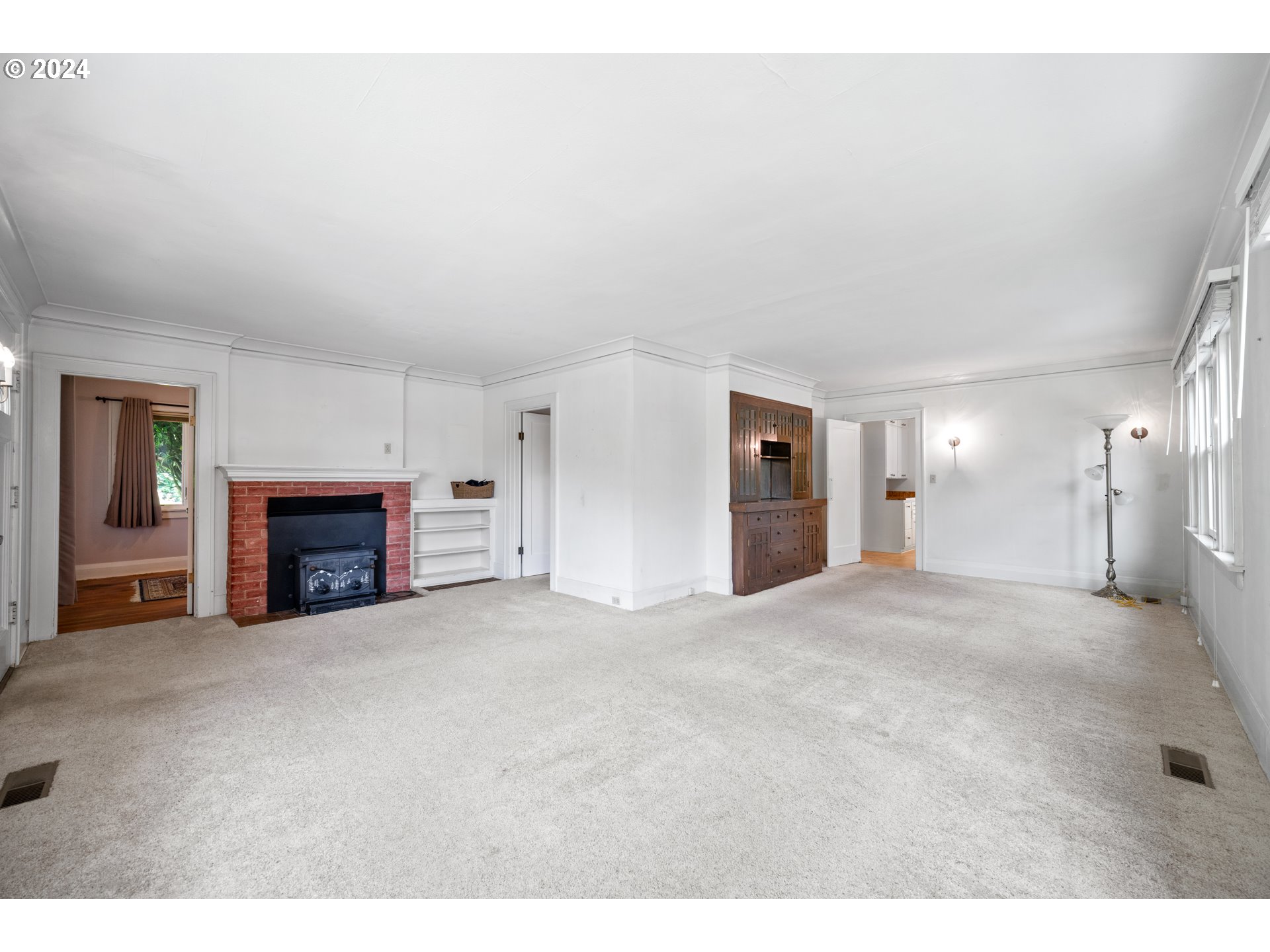 4006 Southeast Harold Street Portland, OR 97202 - Photo 5 of 40