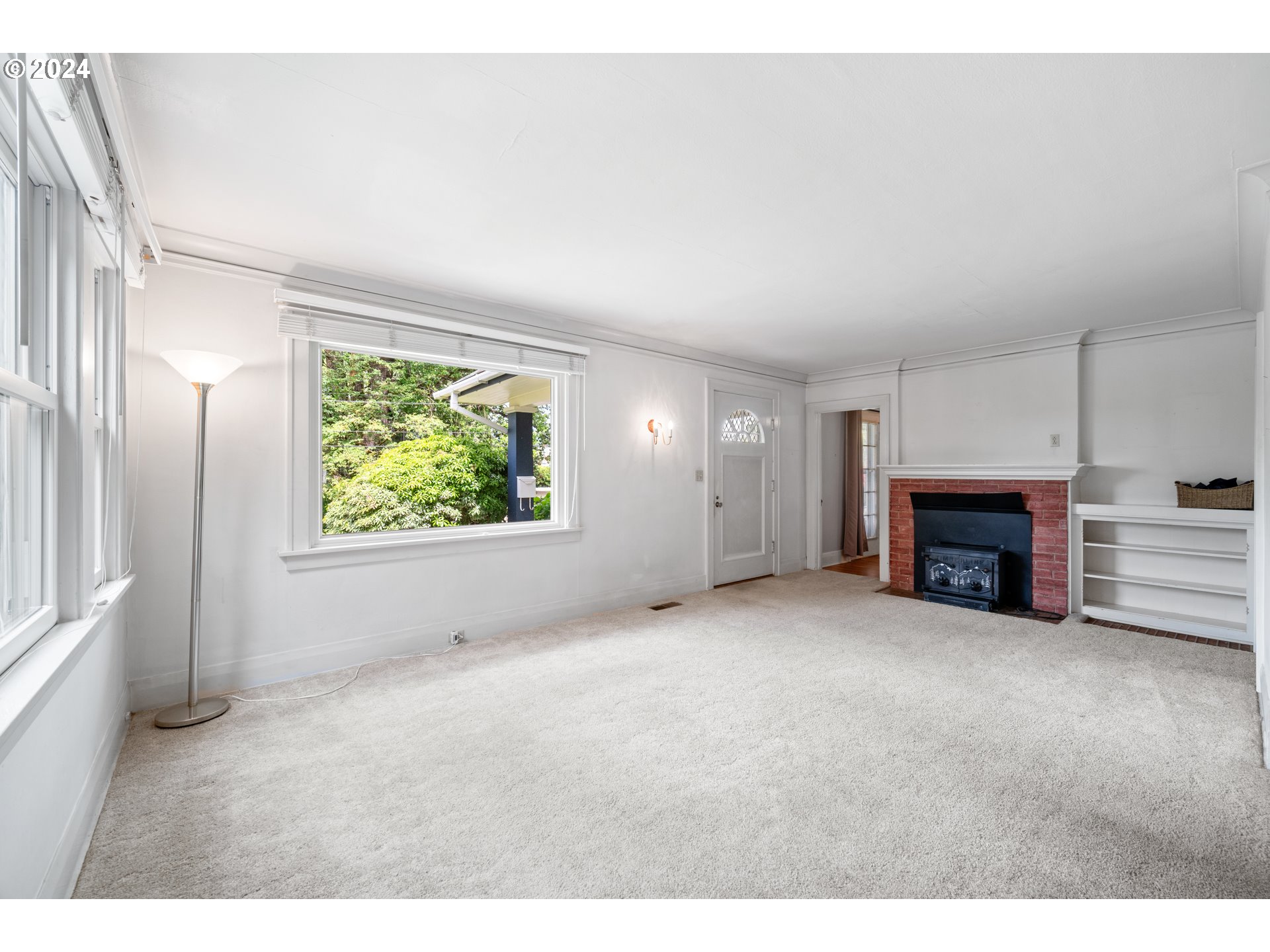4006 Southeast Harold Street Portland, OR 97202 - Photo 6 of 40