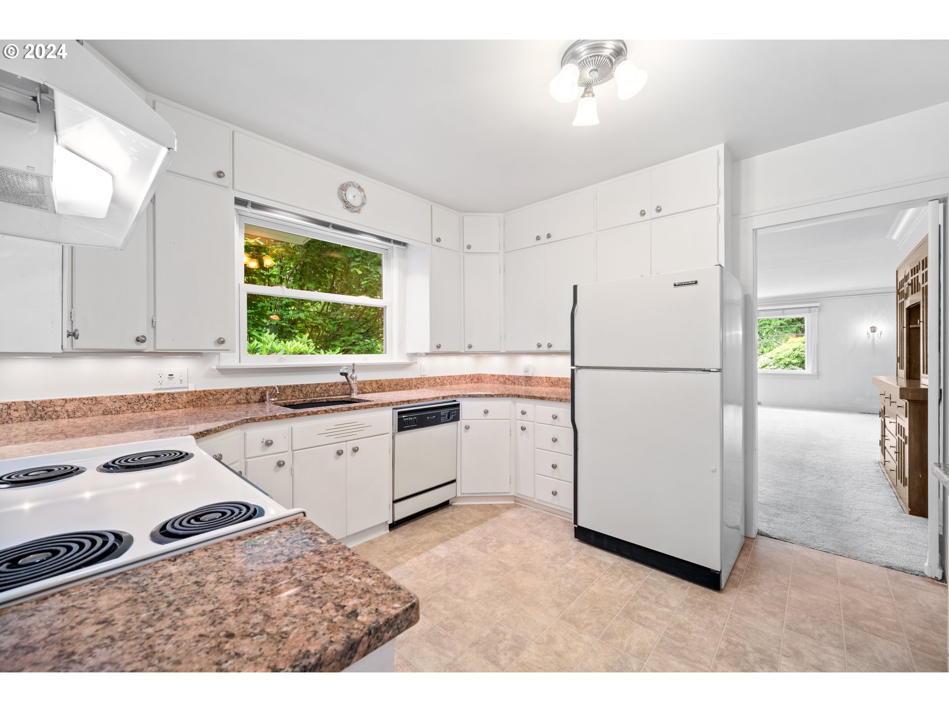 4006 Southeast Harold Street Portland, OR 97202 - Photo 8 of 40