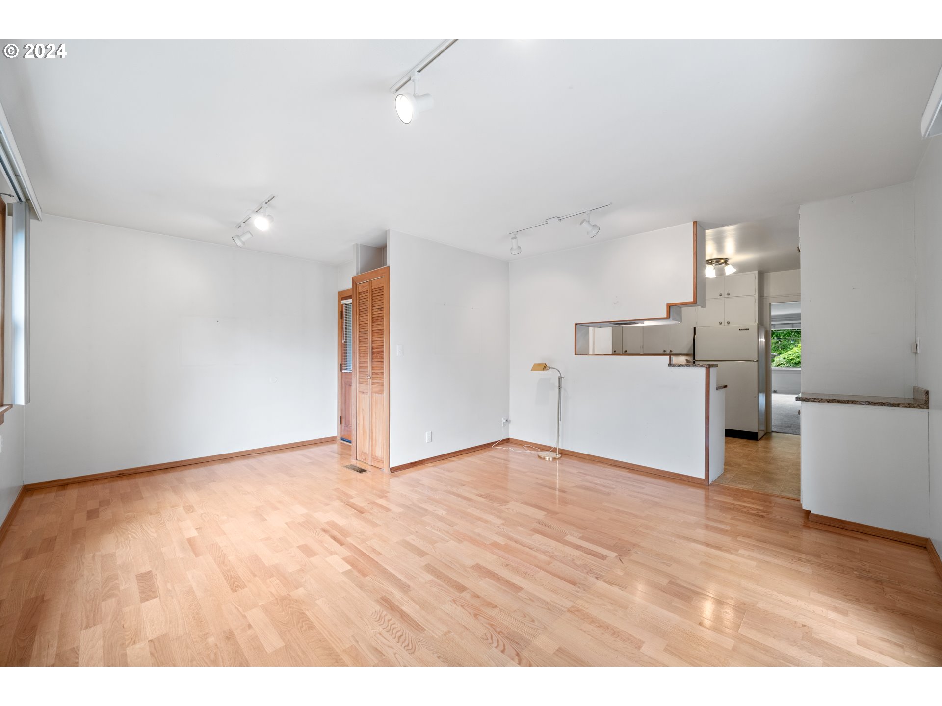 4006 Southeast Harold Street Portland, OR 97202 - Photo 10 of 40