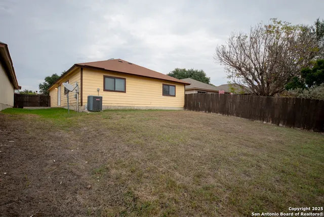 $1,400 | 6915 Flatstone Pass, Converse, TX 78109