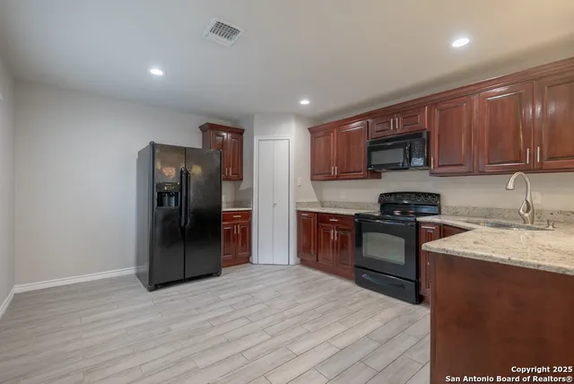 $1,400 | 6915 Flatstone Pass, Converse, TX 78109