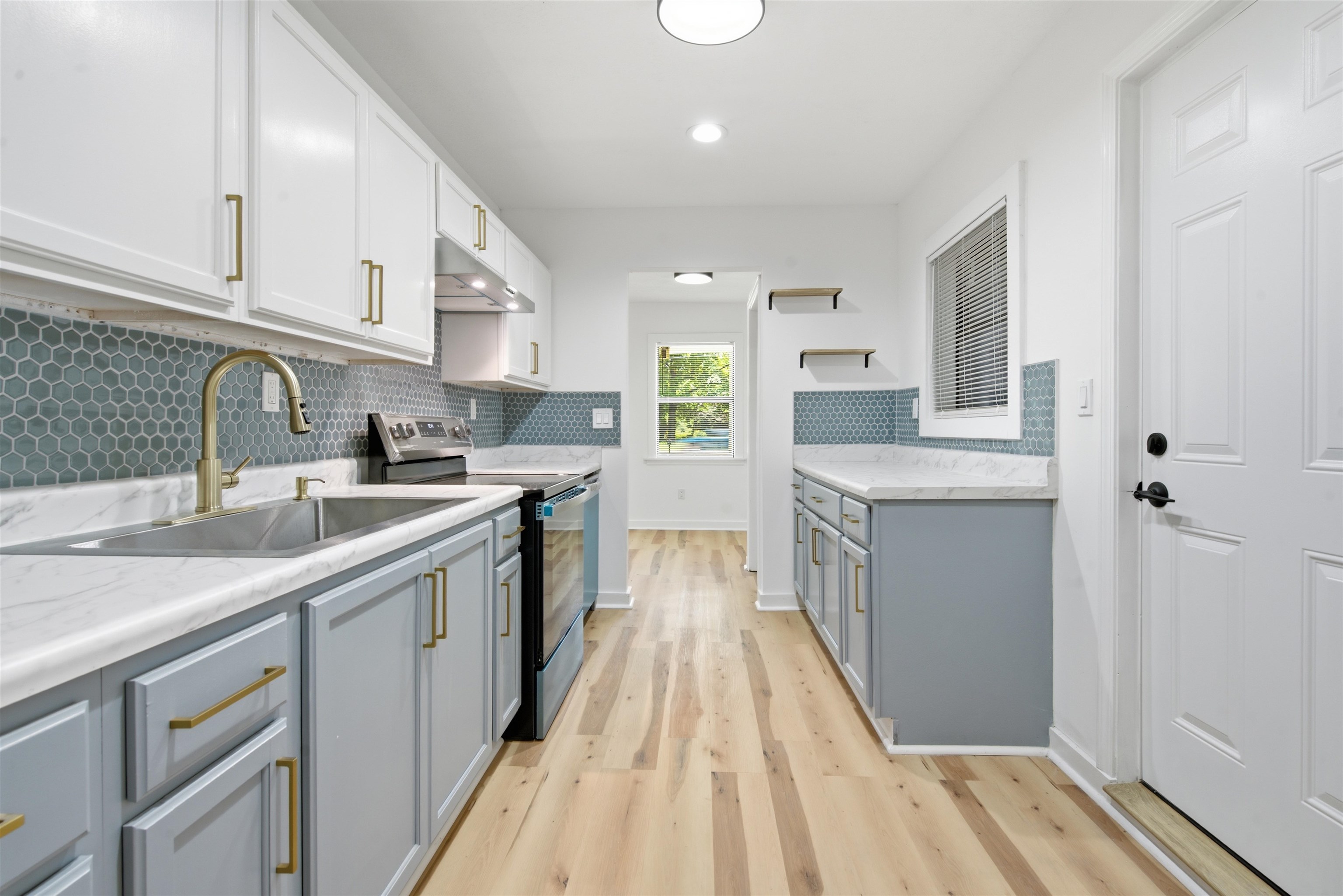 1107 West Raines Road Memphis, TN 38109 - Photo 4 of 13