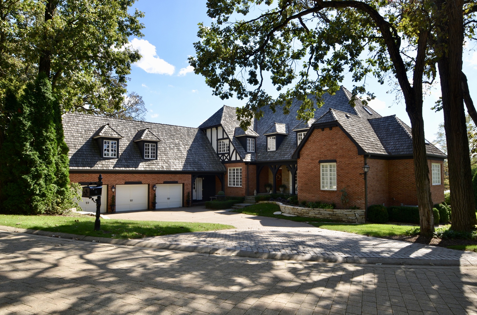 29 Riderwood Road North Barrington, IL 60010 - Photo 1 of 25 a front view of a house with a yard and garage