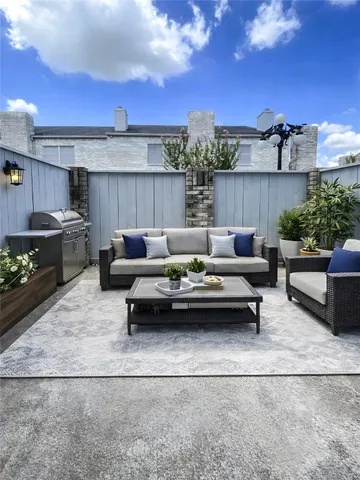 $2,000 | 640 Wilcrest Drive, Unit 640, Houston, TX 77042