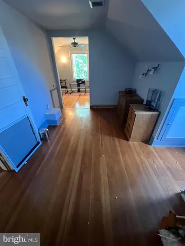 a bed room with a bed