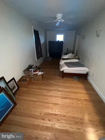 a view of a livingroom with furniture