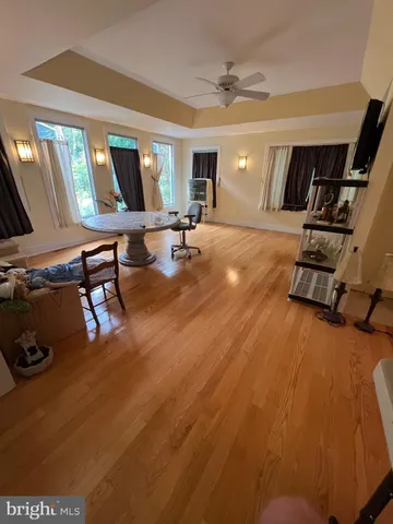 a view of a livingroom with hardwood floor and windows