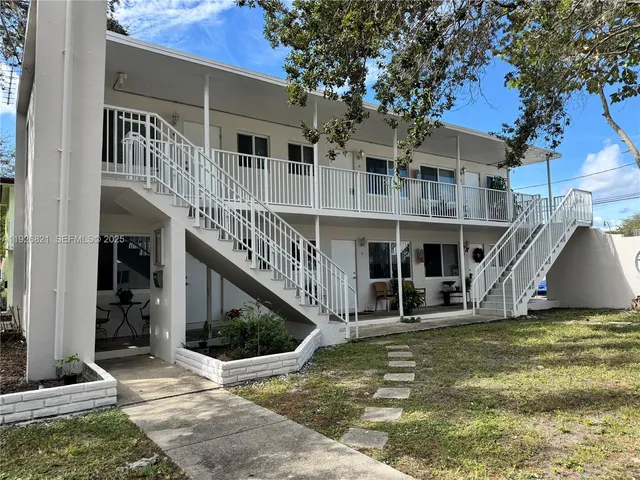 $1,900 | 261 Hibiscus Drive, Unit 5, Miami Springs, FL 33166