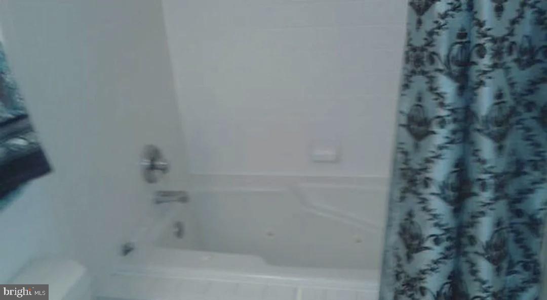 100 Harborview Drive, Unit 906 Baltimore, MD 21230 - Photo 7 of 16 a close up of a shower
