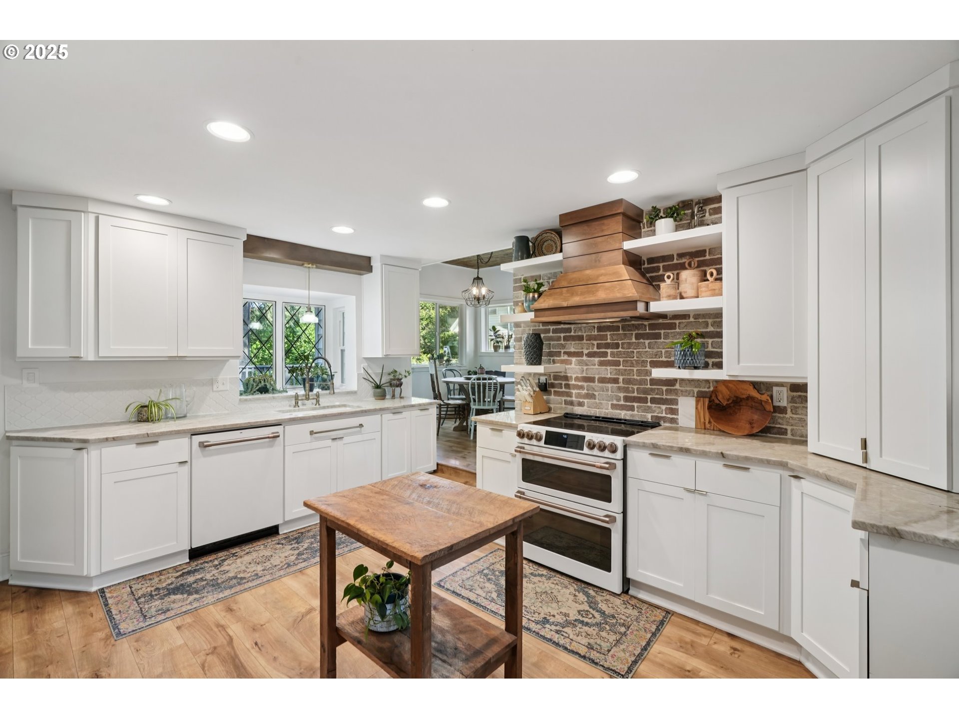 3045 Southwest Gaston Avenue Portland, OR 97239 - Photo 8 of 48