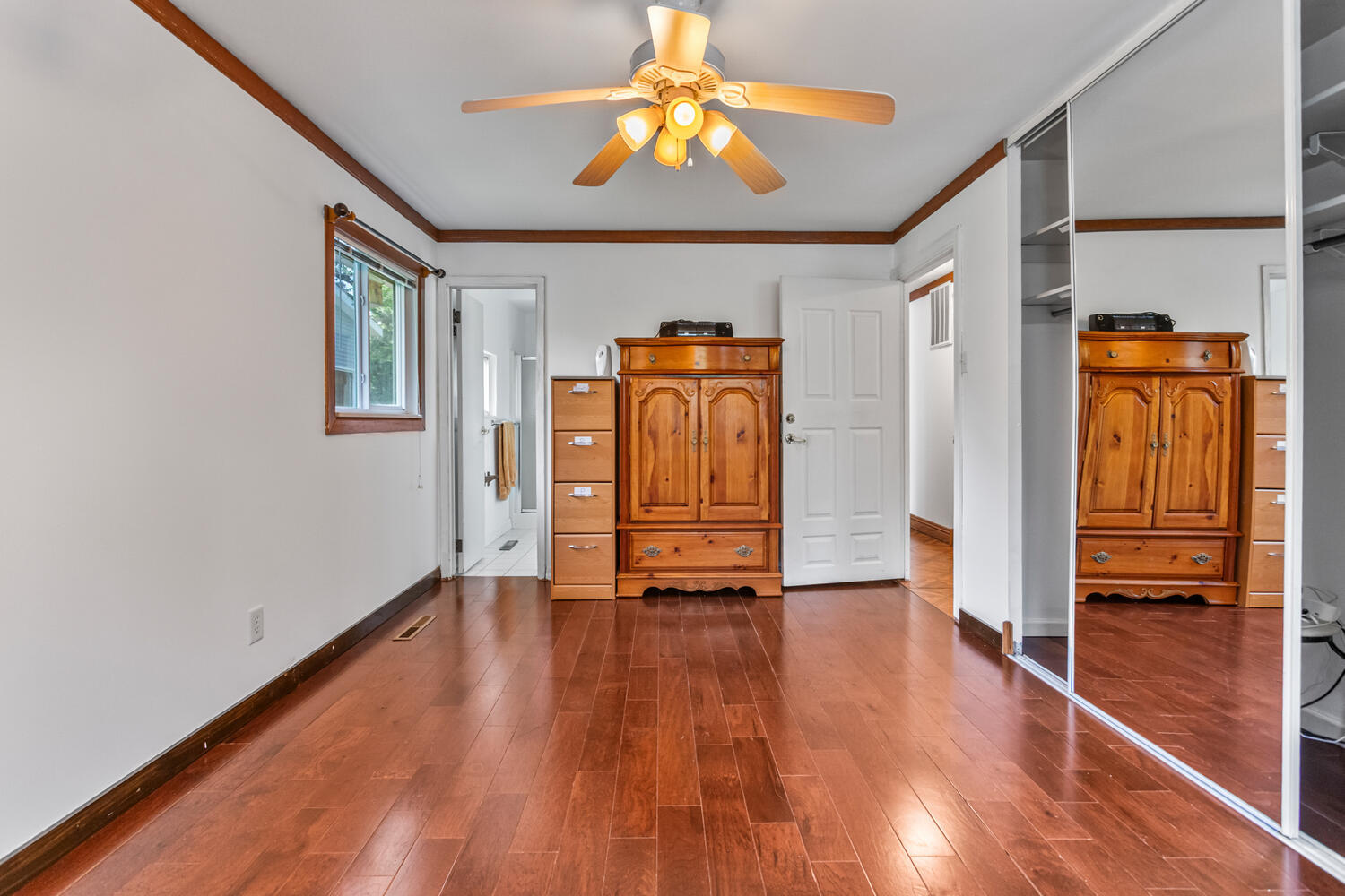 2503 Maplewood Drive Champaign, IL 61821 - Photo 21 of 37 a view of a livingroom with wooden floor