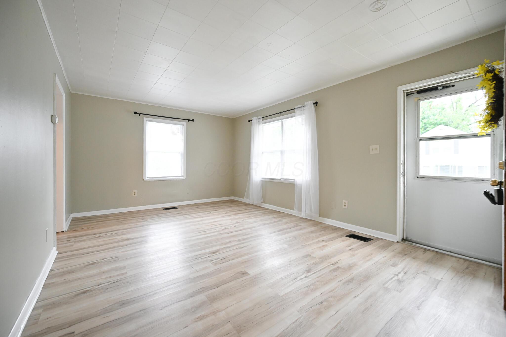 1715 Summit Street Springfield, OH 45503 - Photo 6 of 29 20250716-1715 Summit-007