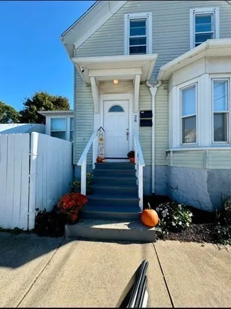 $1,850 | 28 Borden Street, Unit 1, New Bedford, MA 02740
