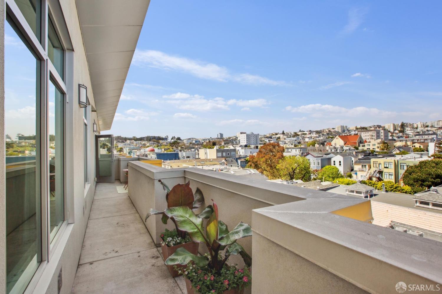 2655 Bush Street, Unit 603 San Francisco, CA 94115 - Photo 6 of 36 a view of a terrace with skyline