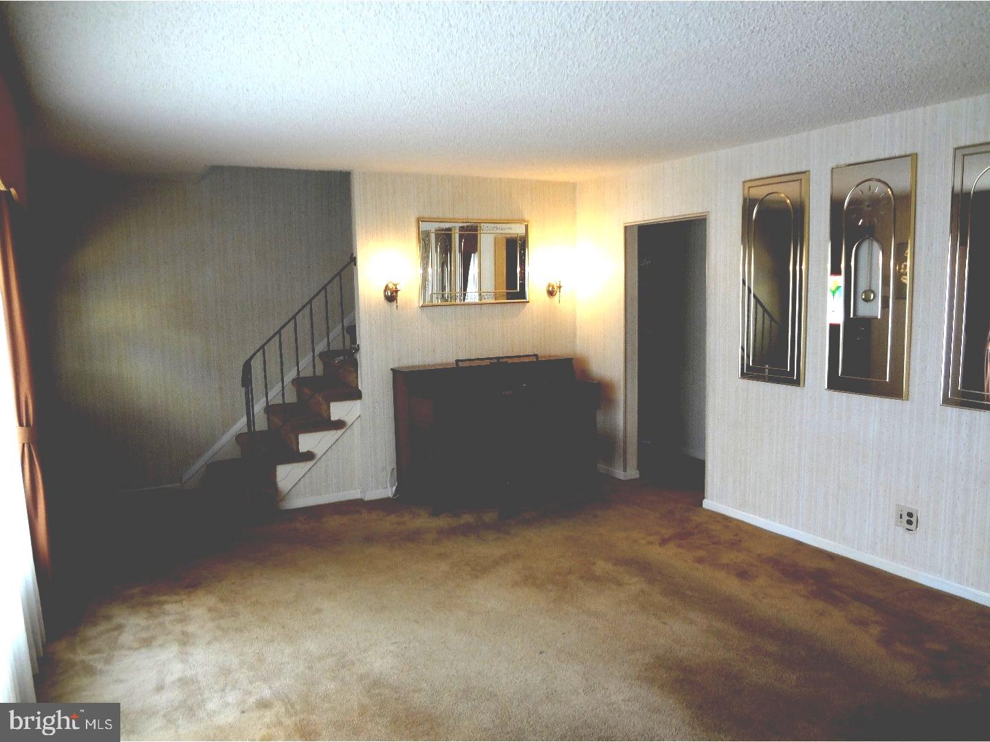 28 Minnehaha Road Somerdale, NJ 08083 - Photo 8 of 23 Living Room