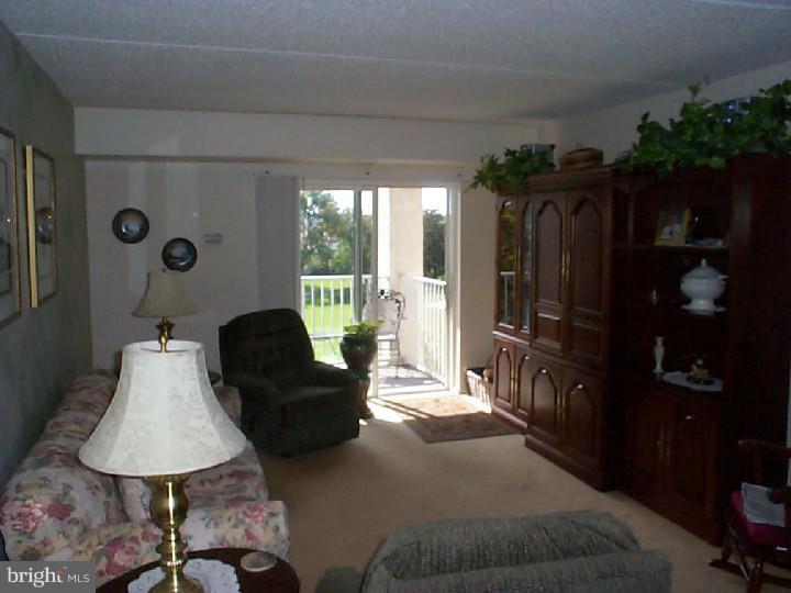 132 Brandon Road Norristown, PA 19403 - Photo 5 of 14 Living Room