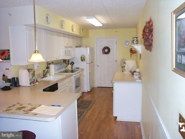 132 Brandon Road Norristown, PA 19403 - Photo 8 of 14 Kitchen